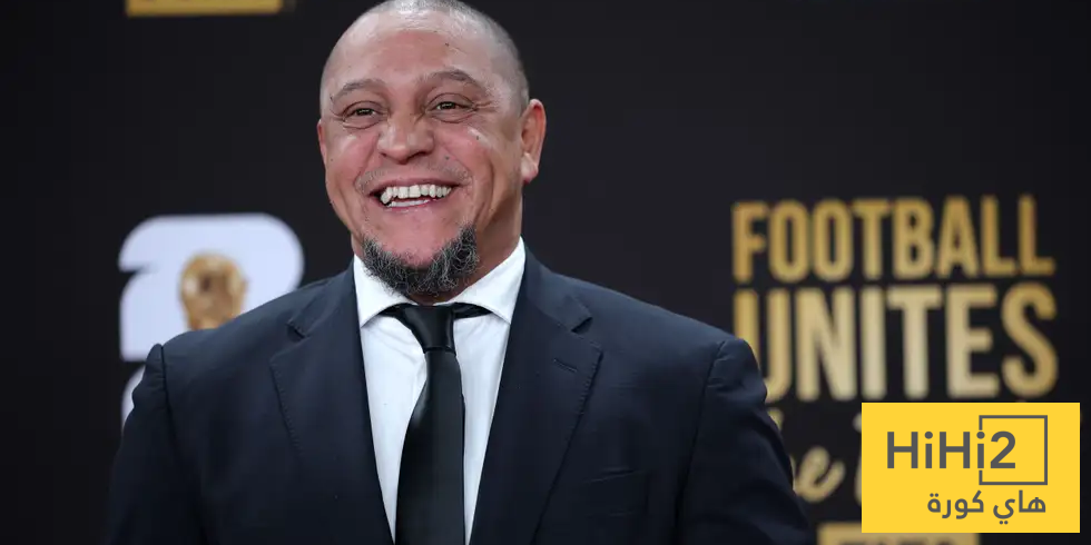 روبرتو كارلوس يسخر من اختيار حكم نهائي الكأس!