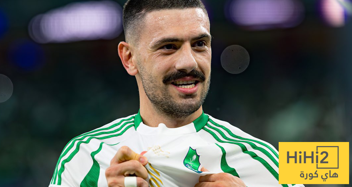 صورة – بميدالية أبطال آسيا.. ديميرال يرد على استفزازات جمهور النصر