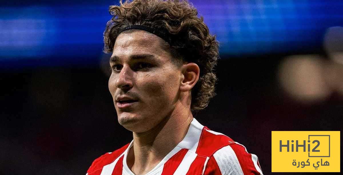 صورة .. ألفاريز يغادر مباراة أتلتيكو وارسنال مصابا