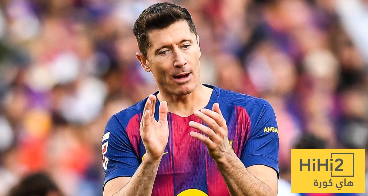 كم بطولة حققها روبرت ليفاندوفسكي مع برشلونة؟