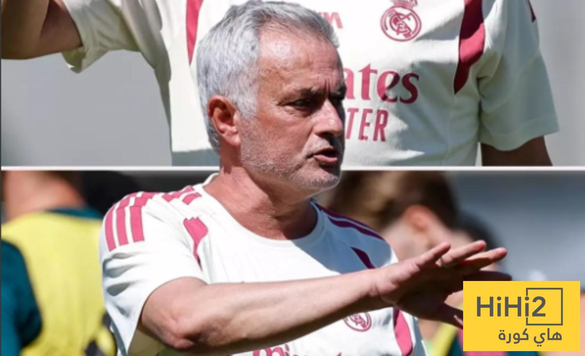صورة: مورينيو يدخل ارضية ملعب مباراة ريال مدريد ضد فيرينكفاروسي اثناء سير اللعب ، والسبب ..!