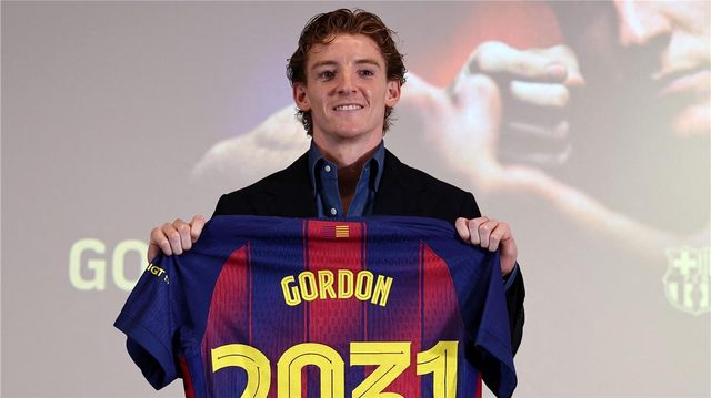 جماهير برشلونة ترفض مشاركة جوردون أساسيًا أمام إلتشي