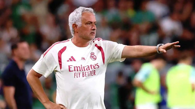 لاعب ريال مدريد يخرج من حسابات مورينيو