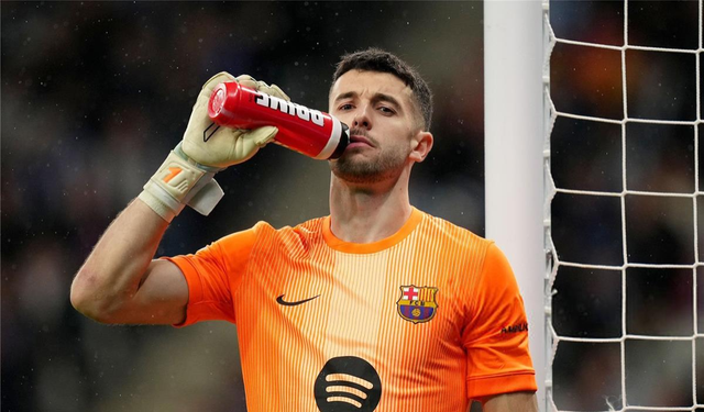 خوان غارسيا أول من علم بصفقة برشلونة السرية