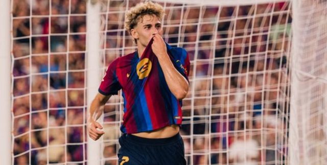برشلونة يستعيد صدارة الليغا مبكرا من ريال مدريد