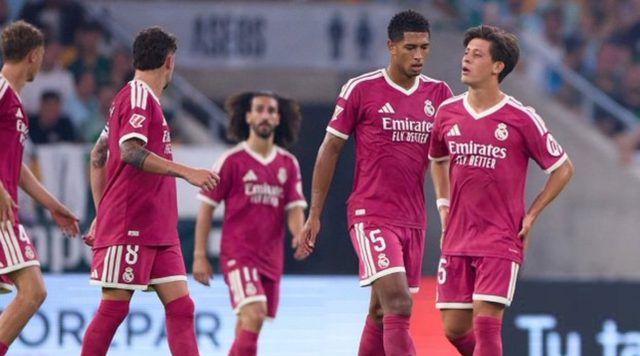 موقف غرفة ملابس ريال مدريد من الهزيمة الغير متوقعة ضد بيتيس
