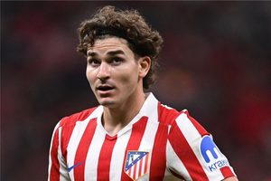 مقابل 60 مليون يورو.. برشلونة يحدد بديل جوليان ألفاريز