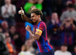 لامين يامال يختار اللاعب رقم 9 في برشلونة