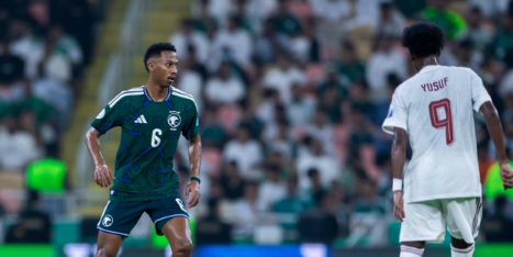 ناصر الدوسري يفرض نفسه أمام قطر.. أرقام تكشف دوره في وسط المنتخب السعودي